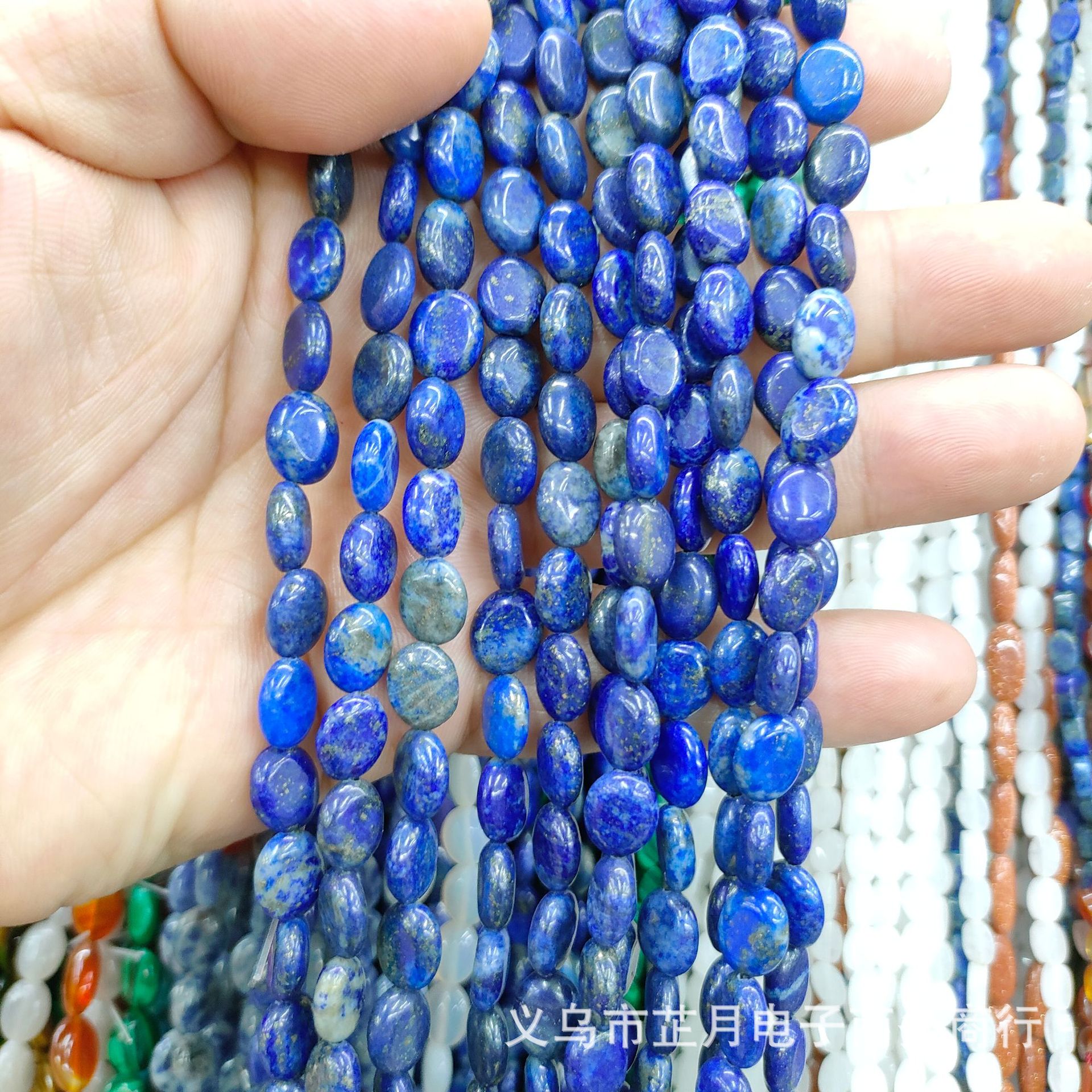 为人们丰富多彩的生活增添一种美的形式