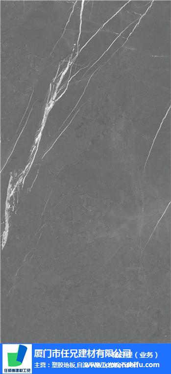 钢铁车身搭配喜庆的红绸花