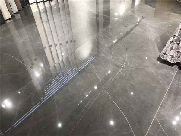 从传统的“孕期育儿工具社区”转型为“AI驱动的母婴家庭全周期陪伴平台”