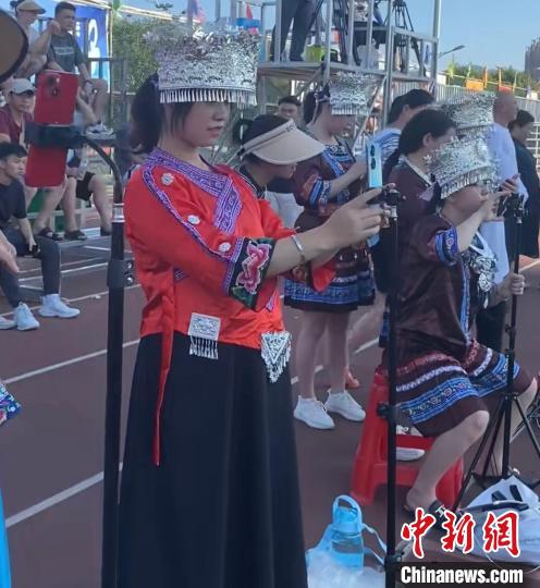 以“村”字头体育为镜：贵州村BA与村超照亮乡村