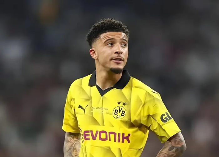 桑乔自由身回归多特蒙德，曼联四载引援困局终