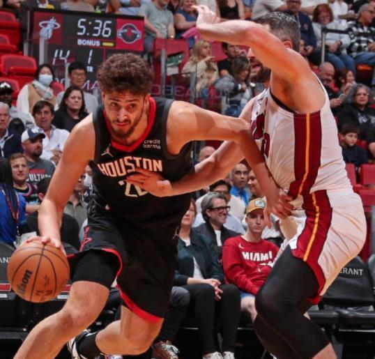 火箭双星纪录之夜：阿门补篮成关键，杜兰特超