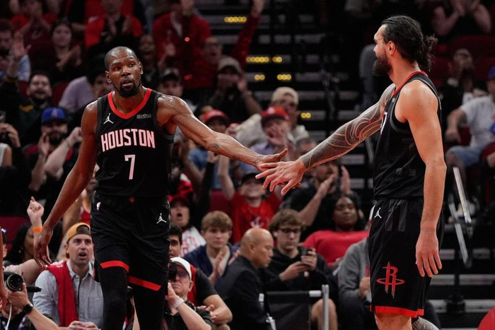 火箭双星纪录之夜：阿门补篮成关键，杜兰特超