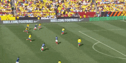 埃基蒂克热身赛三度错失良机引队友不满 周边球