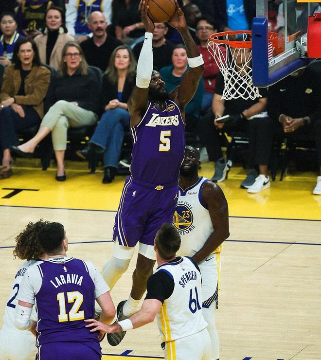 湖人轻取勇士重回西部第四 肯纳德14分8助攻成头