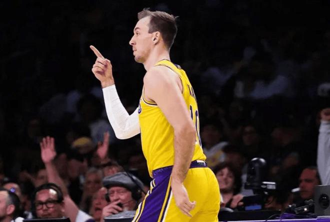 湖人轻取勇士重回西部第四 肯纳德14分8助攻成头