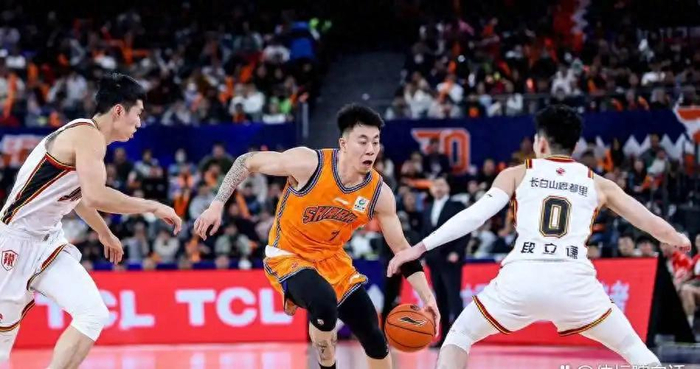 上海男篮23连胜追平队史纪录 团队篮球重塑CBA格