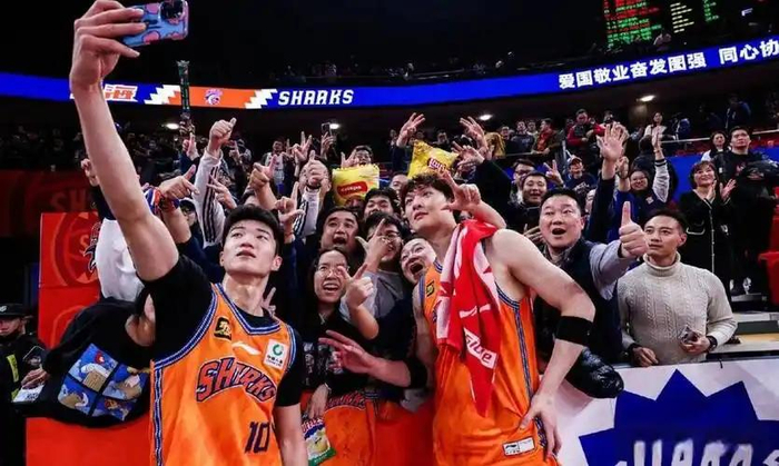 上海男篮23连胜追平队史纪录 团队篮球重塑CBA格