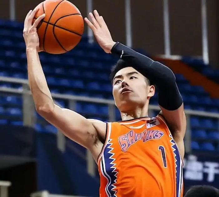 上海男篮23连胜追平队史纪录 团队篮球重塑CBA格