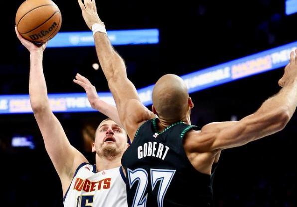 NBA季后赛八强诞生 76人逆转绿军掘金爆冷出局